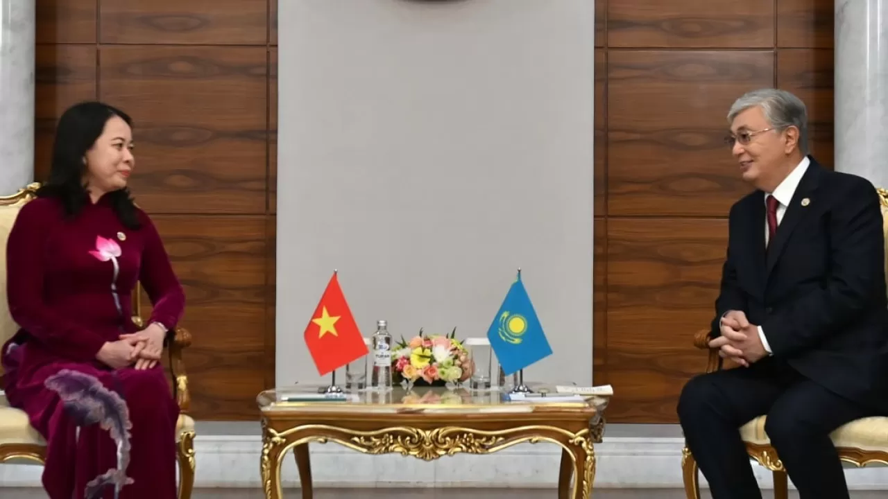 Токаев встретился с вице-президентом Вьетнама