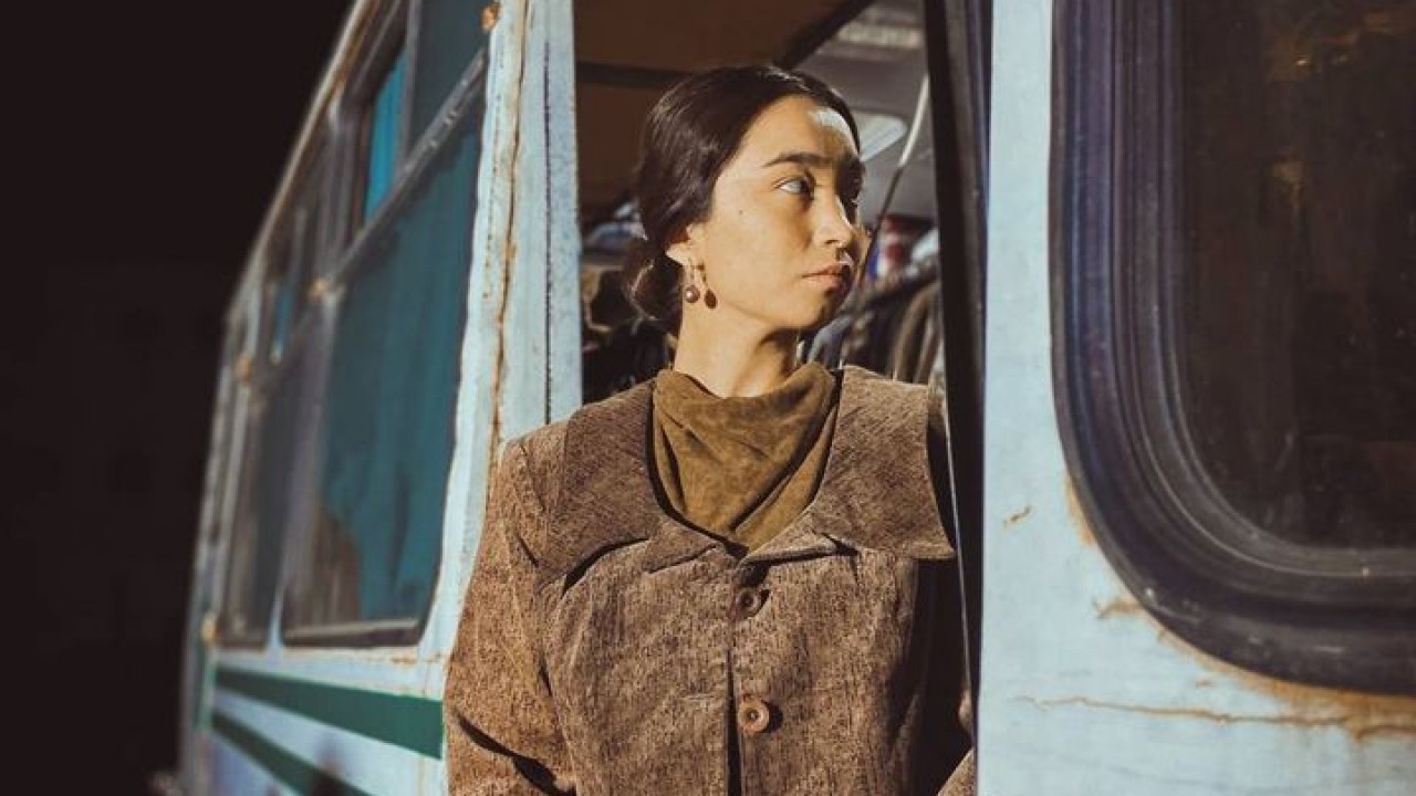 Киевте BMW көлігі апатқа ұшырап, қыз минет жасап жатқан.