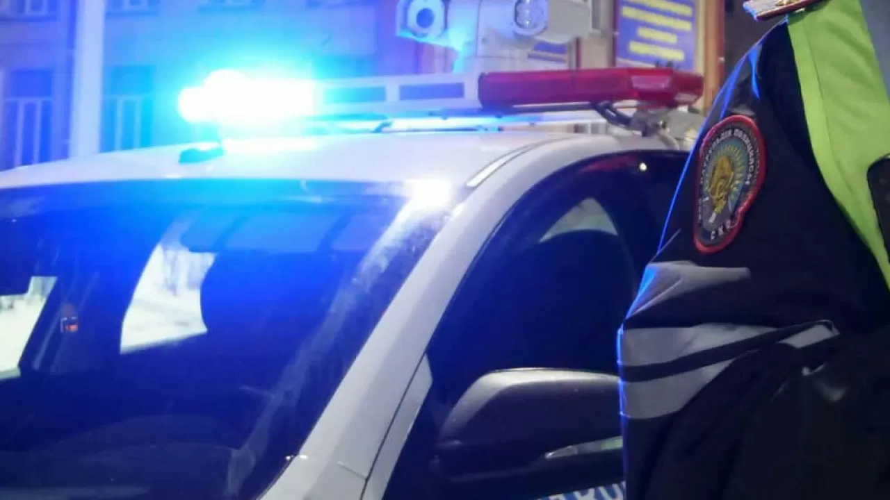 Жаңаөзенде көлігіне жалған мемлекеттік нөмір таққан полиция қызметкері ұсталды
