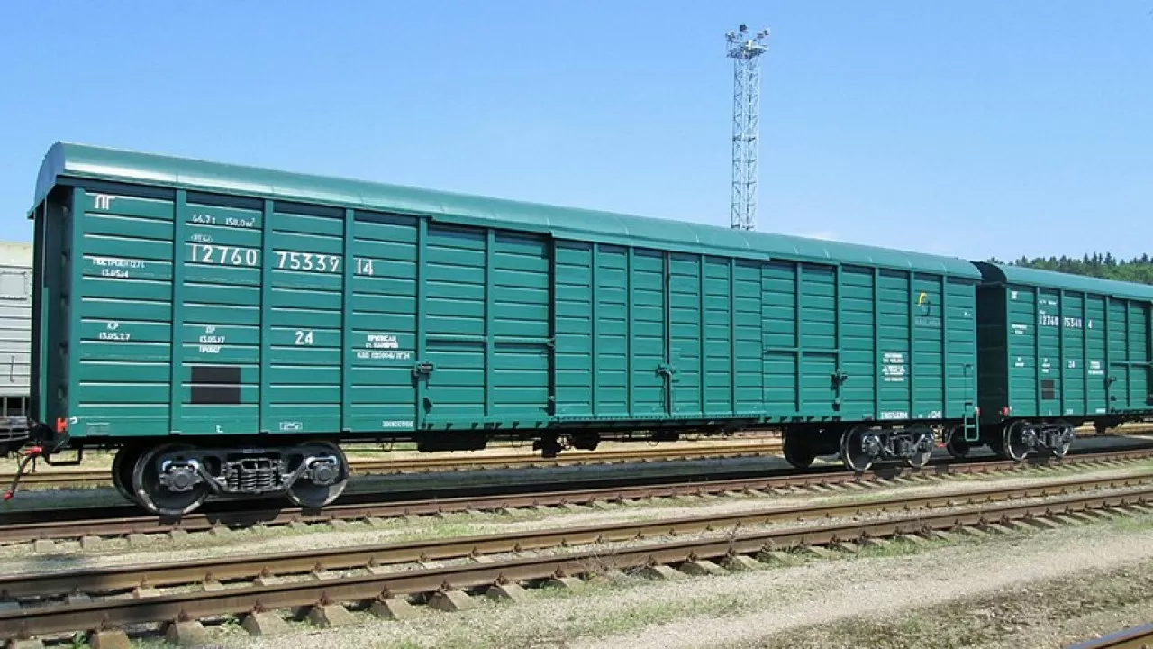 Казахстанские предприниматели несут убытки из-за нехватки крытых вагонов 