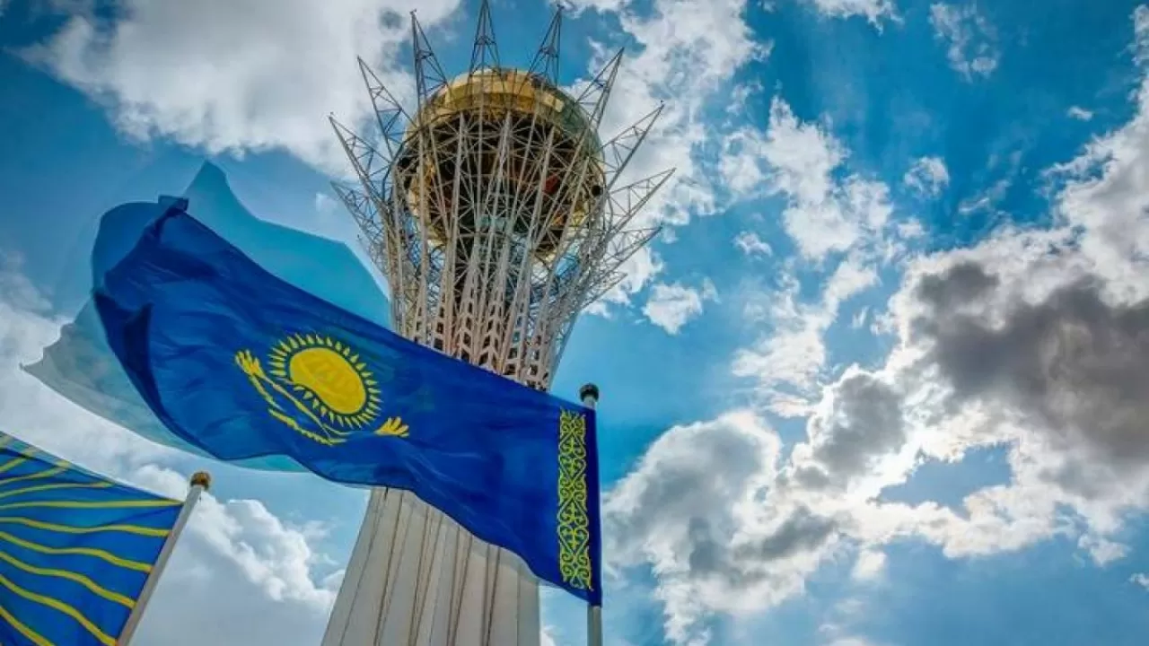 Токаев поздравил казахстанцев с Днем Республики