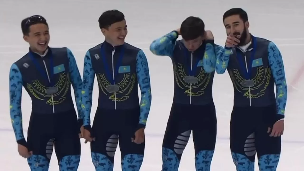 Казахстанцы завоевали серебро этапа Кубка мира по шорт-треку 