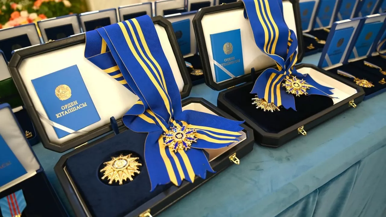 Ордена и премии казахстанцам вручат сегодня в Акорде