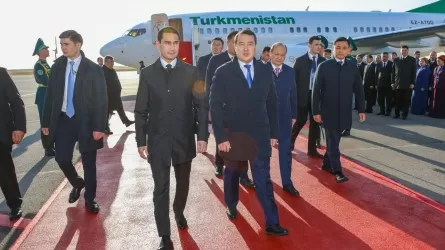 В Астану прилетел президент Туркменистана