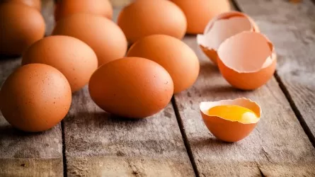 Штучные яйца стали продавать магазины в Костанае