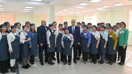 О чем президент РК говорил с коллективом швейной фабрики в Талдыкоргане  