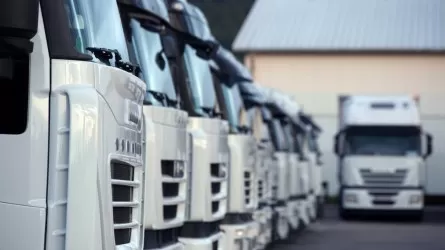 Разрешения на въезд грузового транспорта незаконно продают в Казахстане