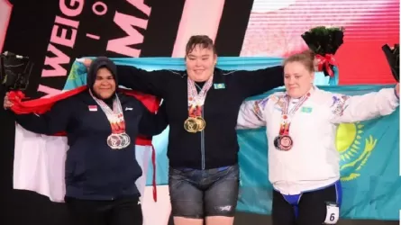Айзада Муптильда завоевала золотую медаль чемпионата Азии по тяжелой атлетике