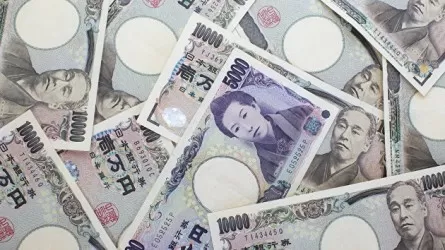 Курс иены опустился до минимума с 1990 года