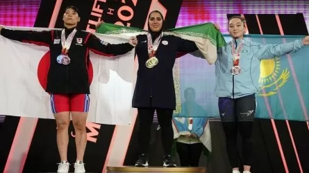 Айша Омарова стала третьей на чемпионате Азии по тяжелой атлетике