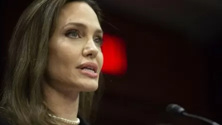 Анджелина Джоли подала иск к Брэду Питту о домашнем насилии  