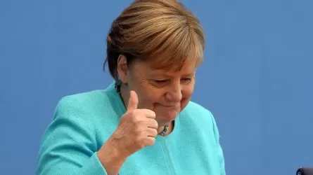 ООН присудила Меркель премию Нансена за помощь беженцам  