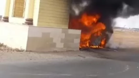 Водитель заживо сгорел в авто на выезде из Сатпаева