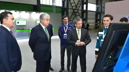 Президент посетил в Карагандинской области заводы по выпуску шин и бытовой техники