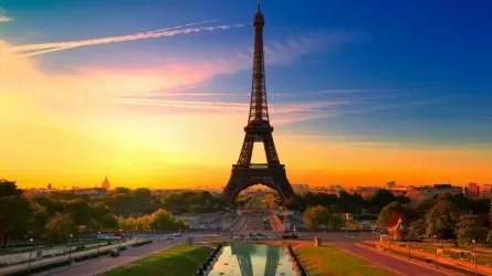 Во Франции не будут строить дома рядом с Эйфелевой башней из-за протестов