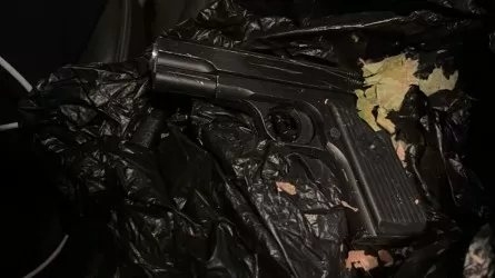 Разбойник с игрушечным пистолетом напал на игровой клуб в Караганде