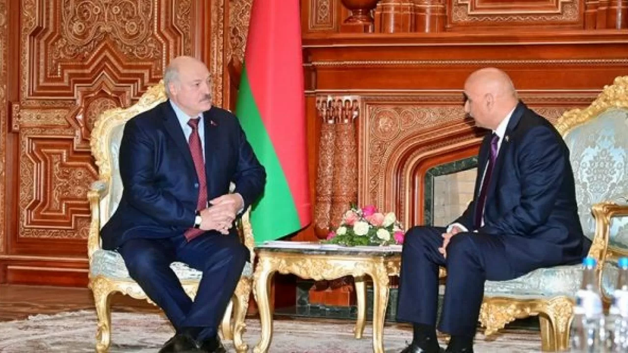 Қолына қару алуға дайын екі ғана президент бар – Лукашенко