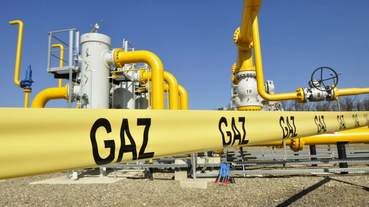 Поставки газа и нефти из России в Казахстан обсудили Скляр и Новак