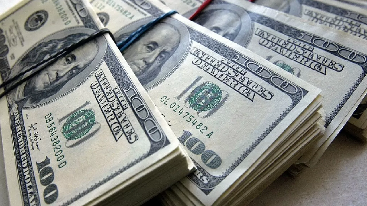 Стоимость доллара растет к основным мировым валютам  