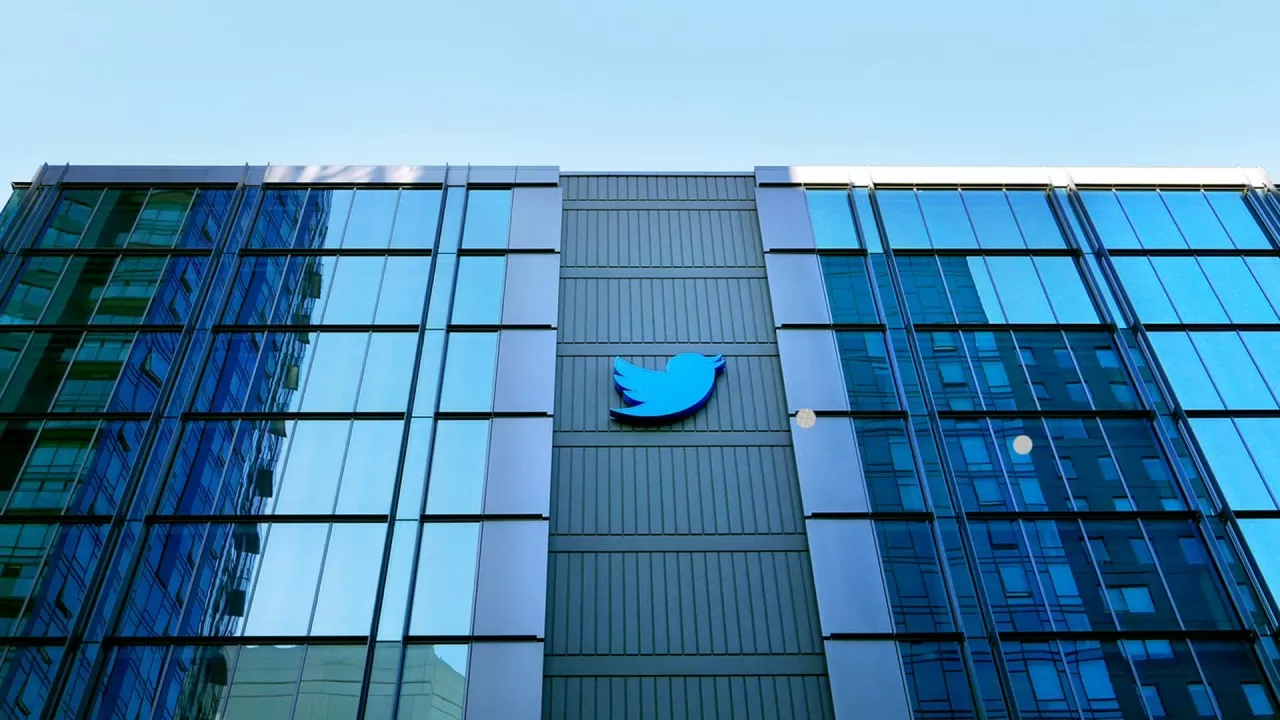 В суд подали на Twitter из-за планов сократить тысячи человек – СМИ