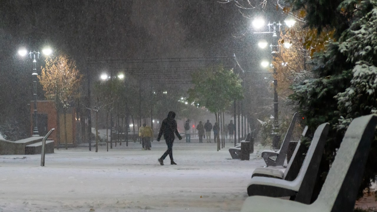 Алматы дождался снега