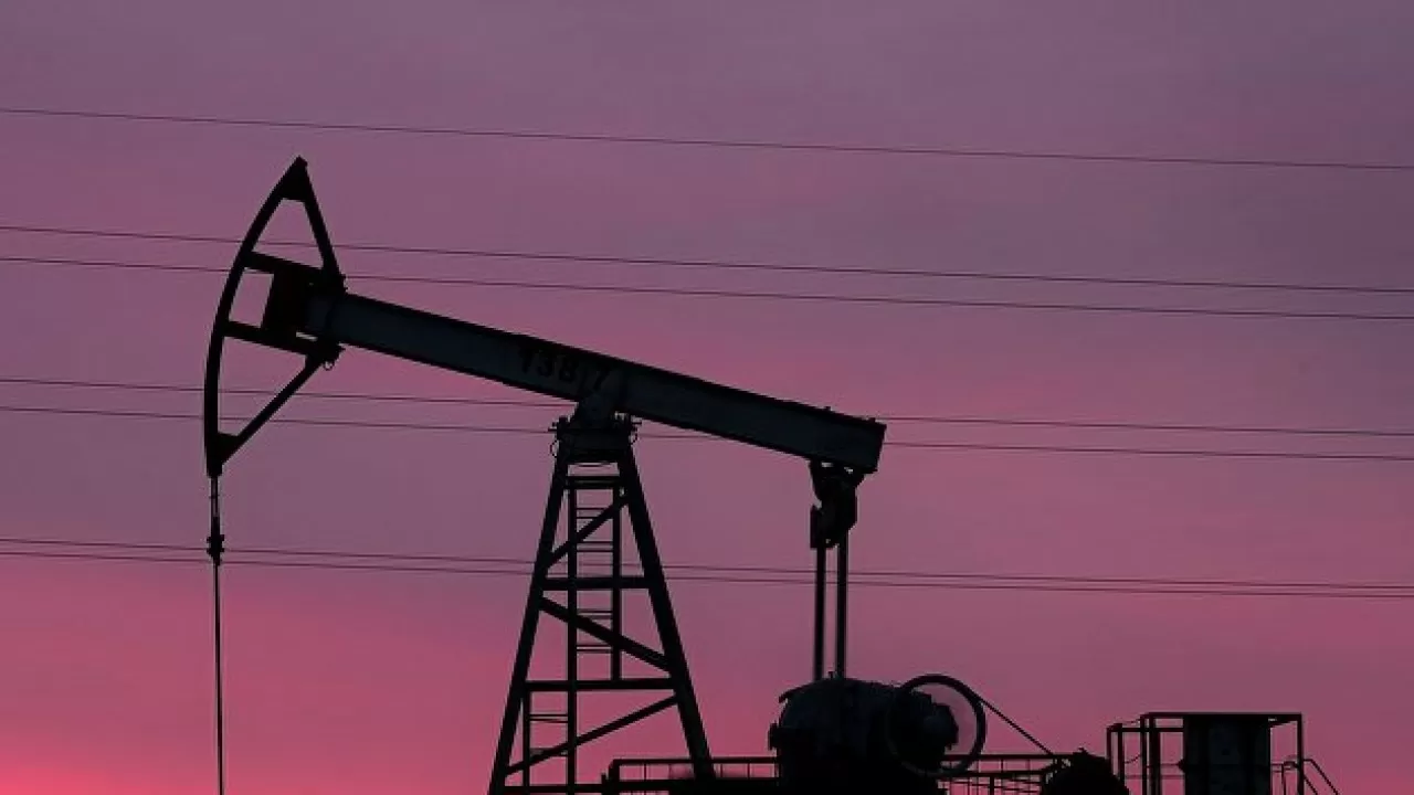 Нефть Brent опустилась ниже 90 долларов за баррель