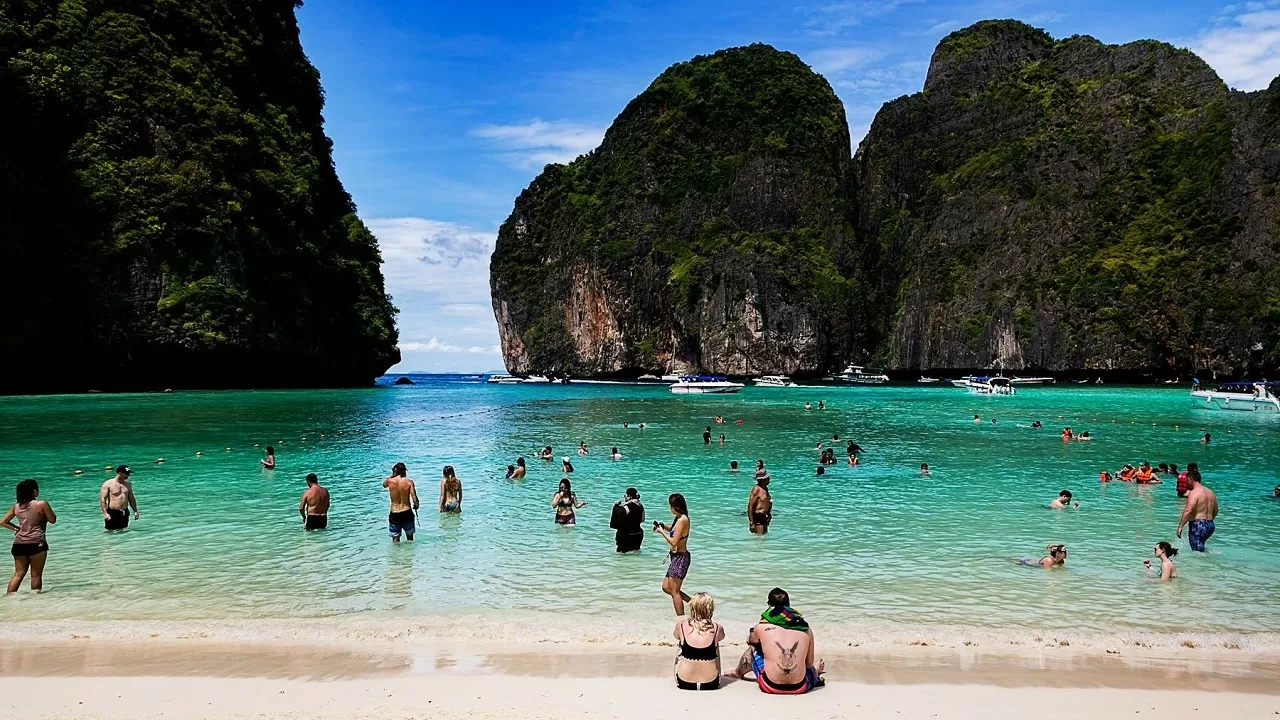 Отдых в Таиланде: почему полиция стала усиленно патрулировать пляжи 