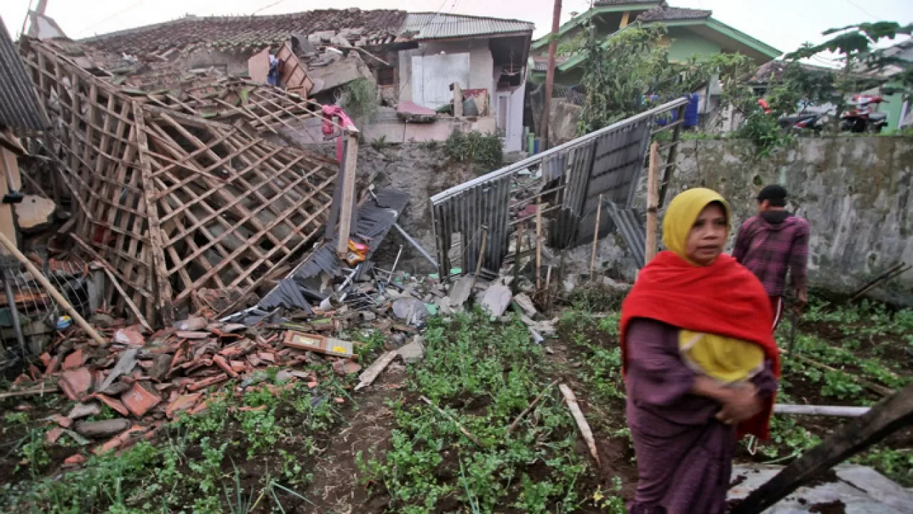 Индонезиядағы жер сілкінісінен қаза тапқандар саны 160 адамнан асты