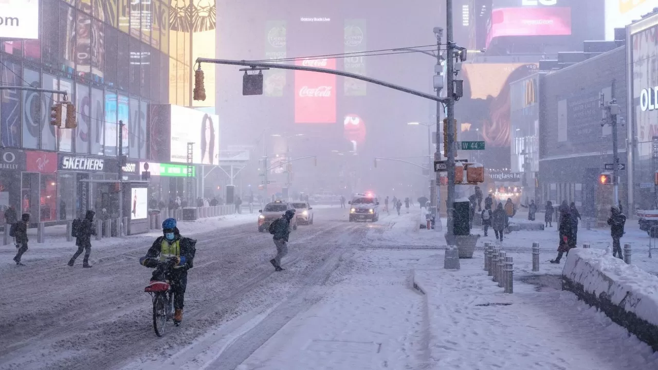 В Нью-Йорке выпало историческое количество снега