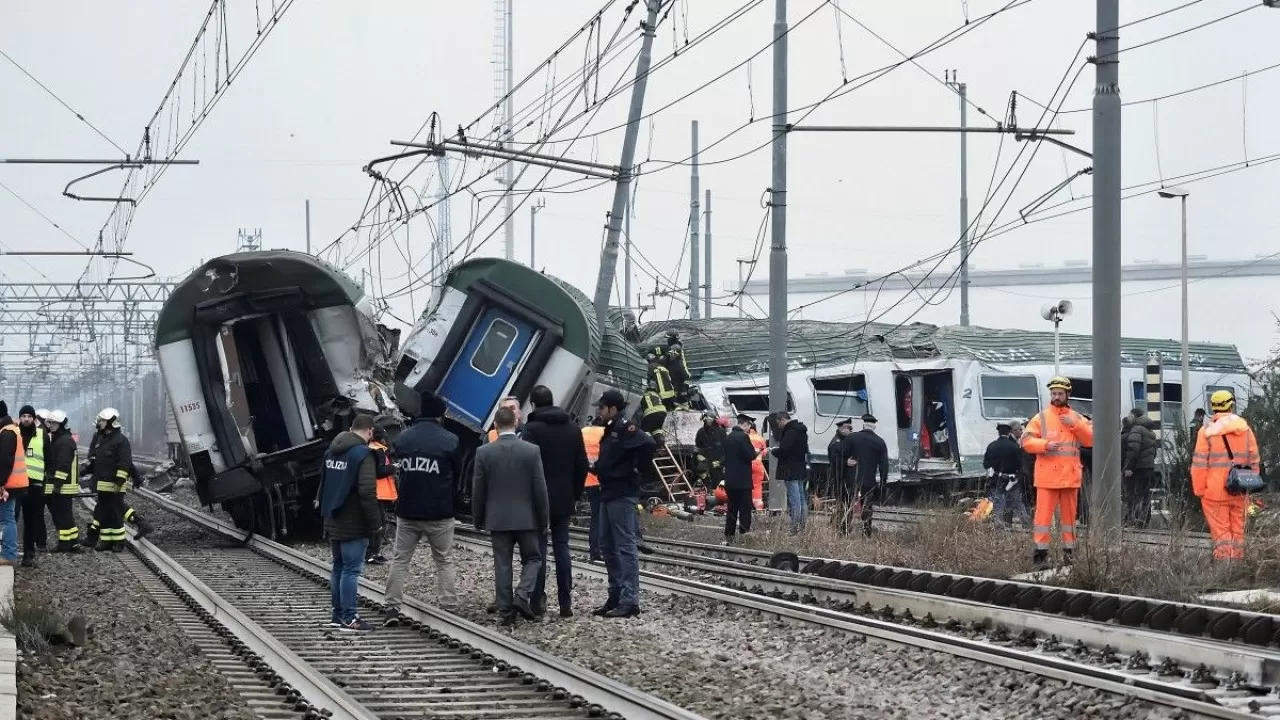 В центре Сеула поезд сошел с рельсов: десятки пострадавших 