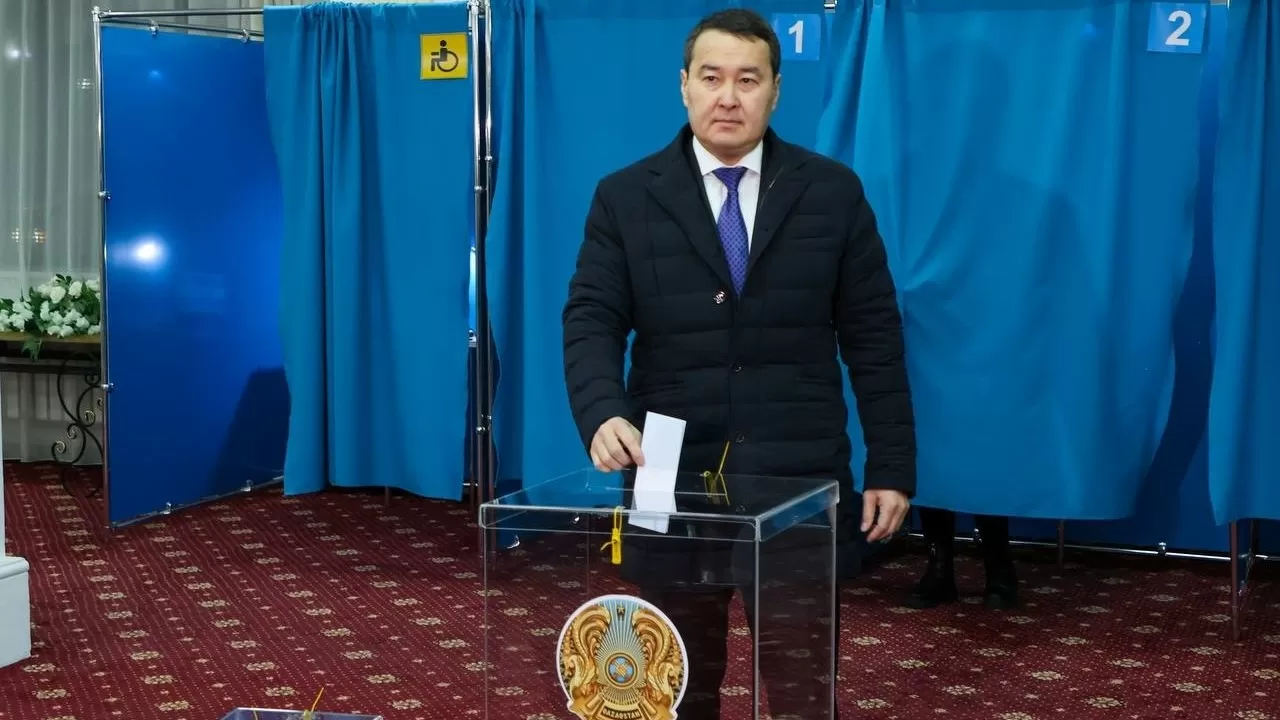 Алихан Смаилов проголосовал на президентских выборах 