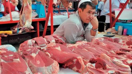 Мясо и мясопродукты для казахстанцев подорожали сразу на 16% за год