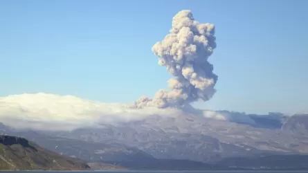 Россиян напугало извержение вулкана Эбеко