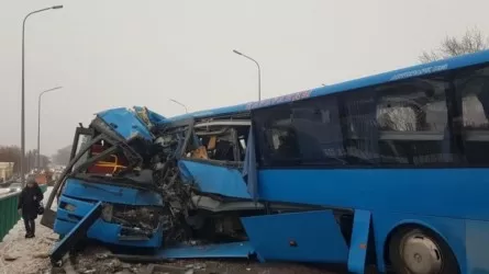 Жуткая авария в Караганде: столкнулись два маршрутных автобуса  