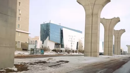 Казахстанцы замерзают, министры не хотят озвучивать свои зарплаты, а в Астане достраивают ЛРТ?