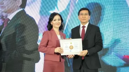 По 3 млн получили 64 лучших педагога Казахстана