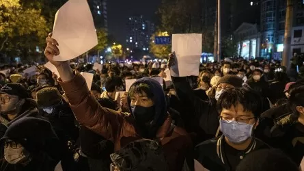 Китай вынужденно смягчает санитарные ограничения из-за крупных протестов