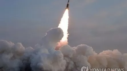 КНДР запустила предположительно межконтинентальную баллистическую ракету
