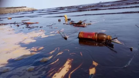 Инцидент с утечкой грязной воды с нефтью на месторождении в Актюбинской области устранен