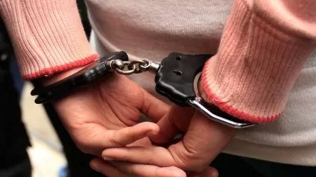 Почти миллион тенге украла женщина из терминала в Астане