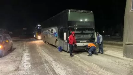 Қарағандылық құтқарушылар халықаралық автобустың жолаушыларын эвакуациялады