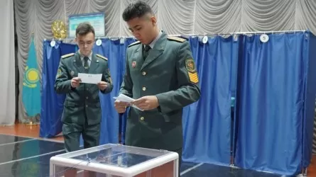 Личный состав военного вуза в Алматы проголосовал на выборах президента РК
