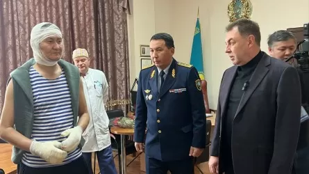 Глава МЧС РК навестил пострадавших в Астане пожарных