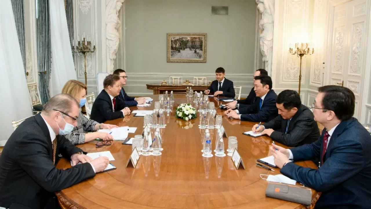 Министр энергетики Казахстана обсудил сотрудничество с главой "Газпрома" 
