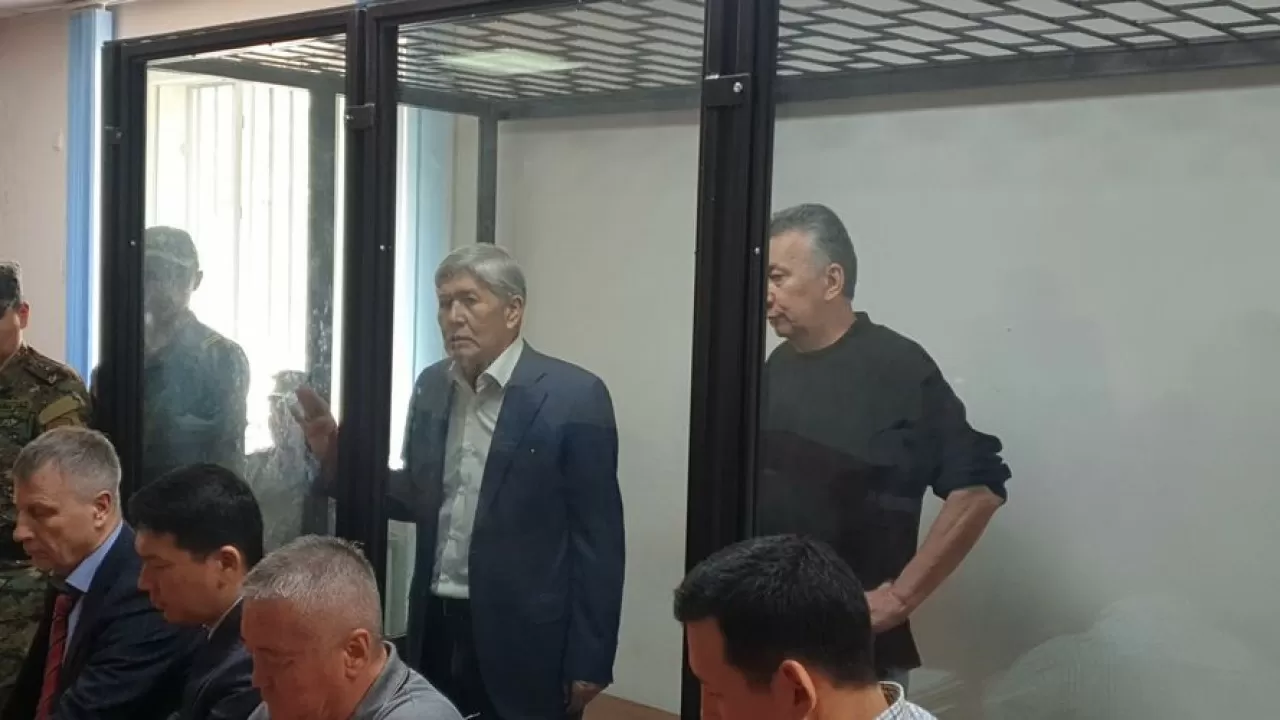 Қырғызстанның экс-президенті сотқа жедел жәрдеммен жеткізілді