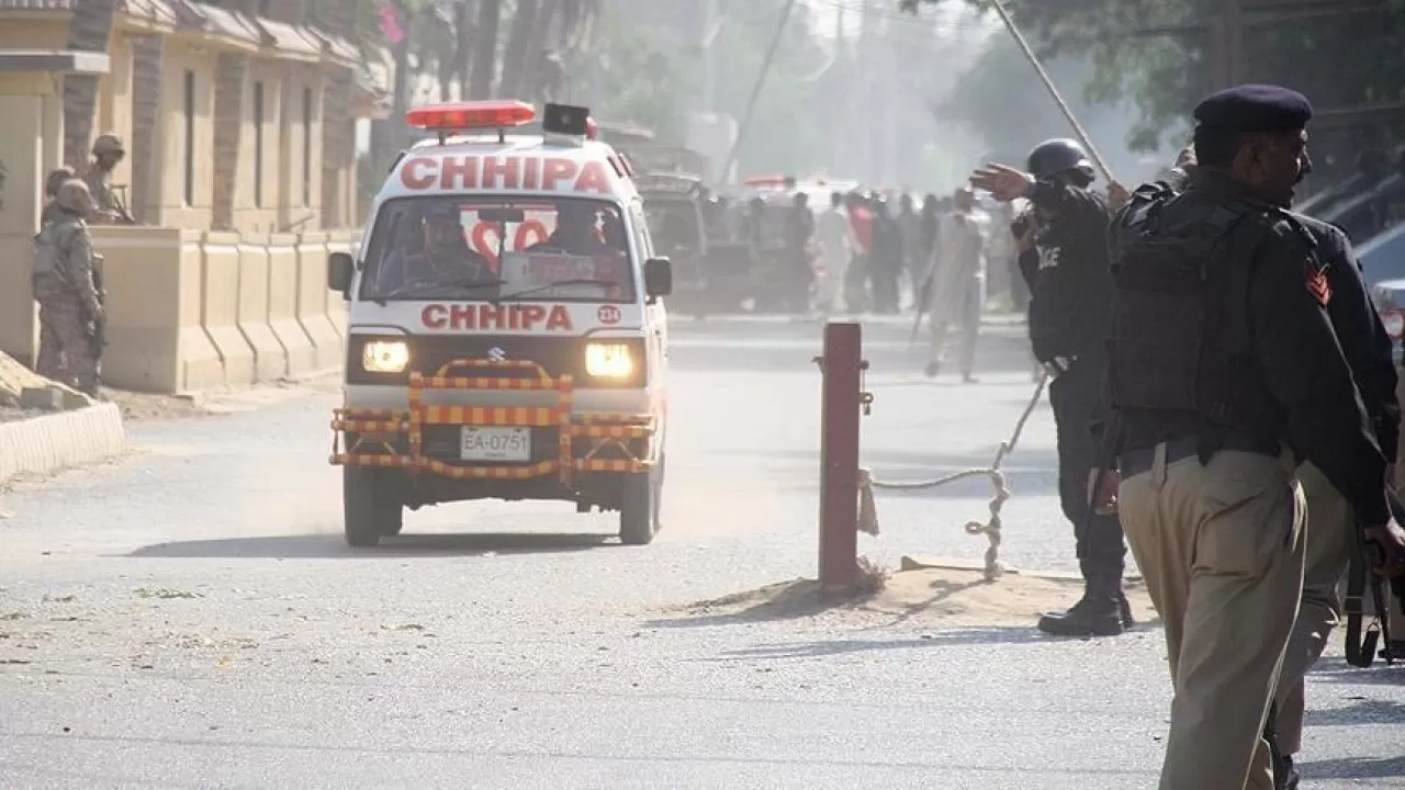 Пәкістанда содырлар полиция қызметкерлерін тұтқынға алды