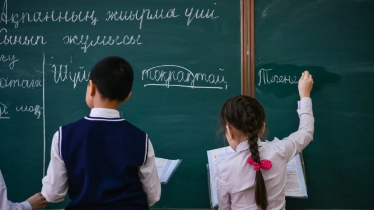 Более 19 тысяч составил дефицит мест в школах Алматы