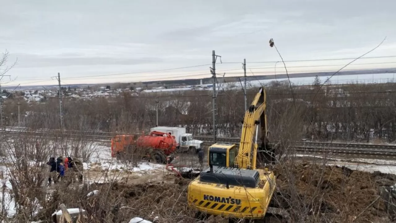 Из-за аварии на водопроводе закрыли въезд в Петропавловск