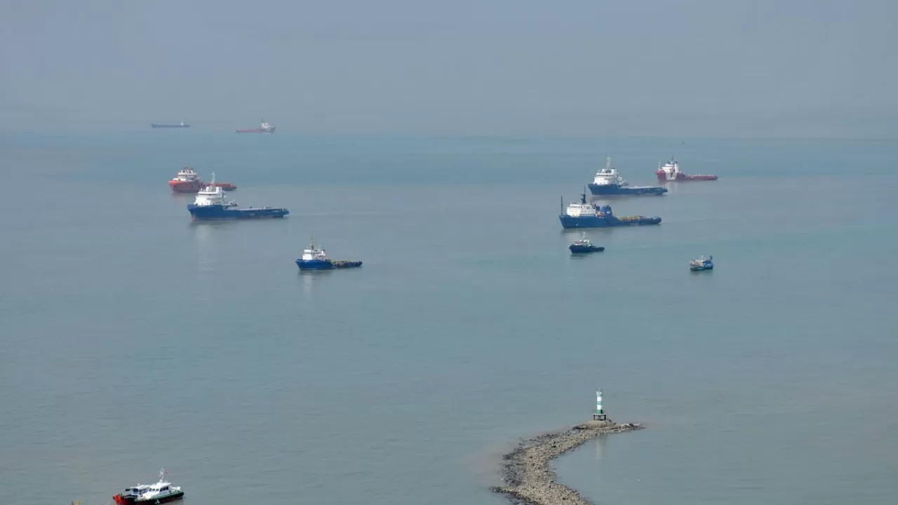 Затор из 26 танкеров с нефтью Казахстана образовался у Босфора