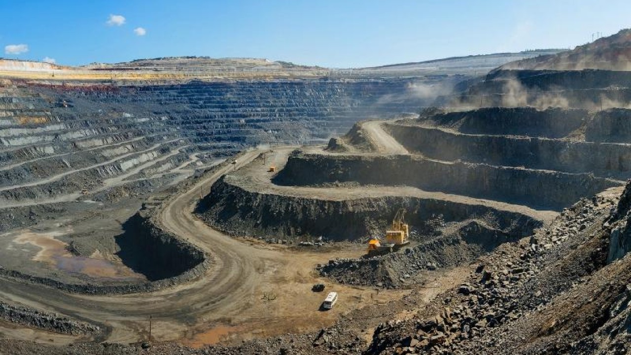 Кеуделері бар гламурлық қаншықтар